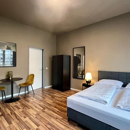 N8 - By Guest house *